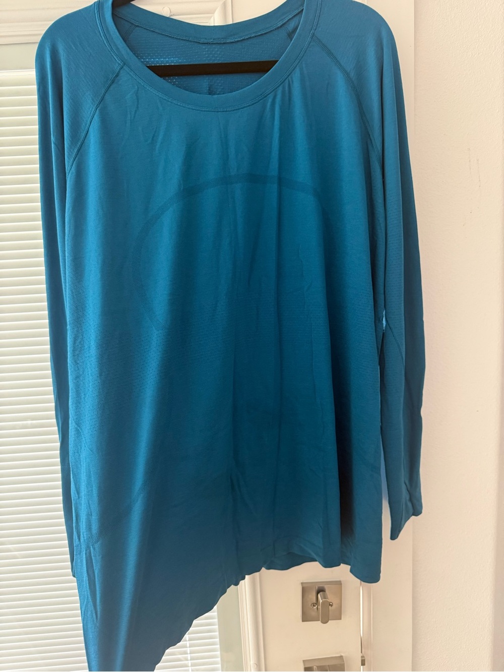 lululemon athletica Teal Long Sleeve Crew Neck Top